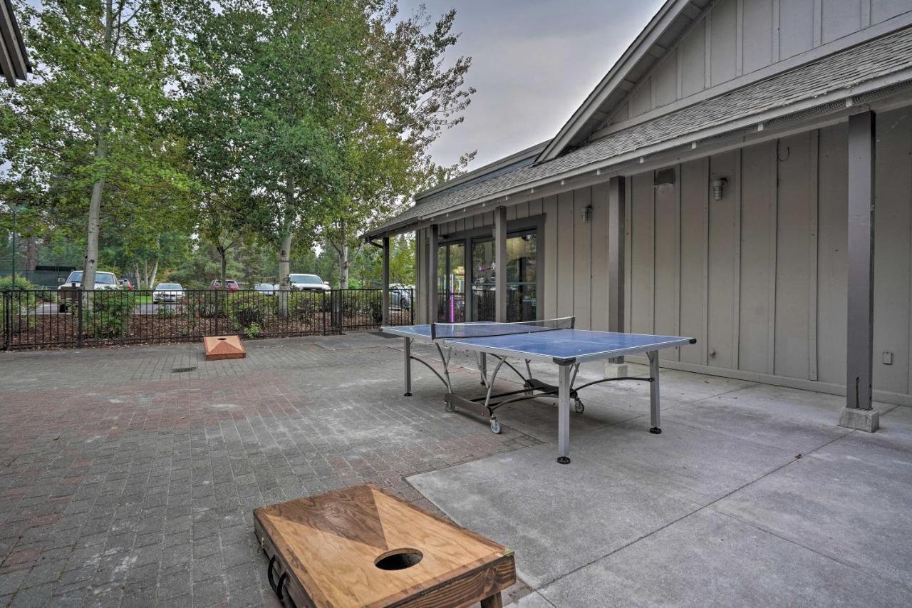 Chalet At Running Y Resort With Wraparound Deck! Klamath Falls Exterior foto