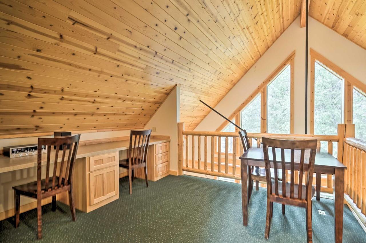 Chalet At Running Y Resort With Wraparound Deck! Klamath Falls Exterior foto