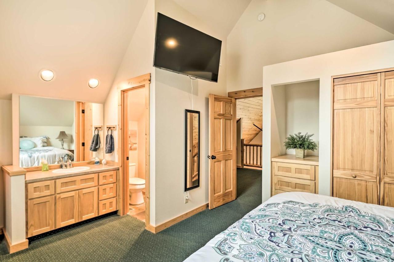 Chalet At Running Y Resort With Wraparound Deck! Klamath Falls Exterior foto